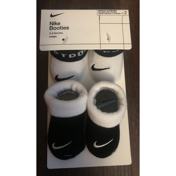 NIKE BABY HOODED COVERALL & BOOTIES SIZE 3 MONTHS - Picture 5 of 5